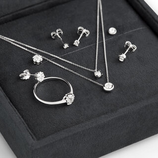 18kt essential jewelry with diamonds