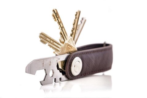 ACCESSORI IN PELLE PER GLI UOMINI